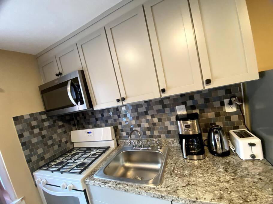 Cozy Boston Getaway Apartment! Free Parking Екстериор снимка